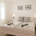 Alek 아파트 *