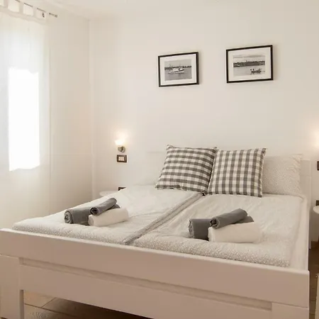 Alek Apartment *