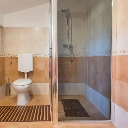 Alek Apartment *